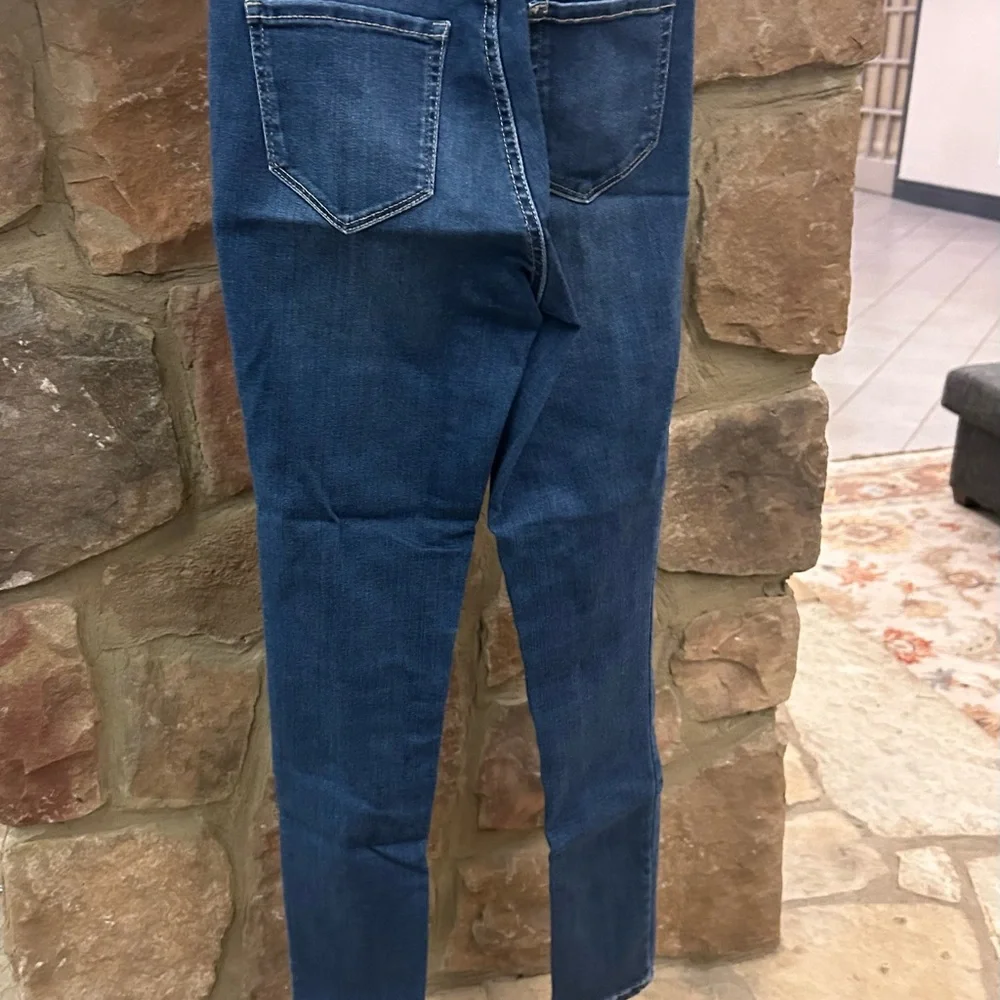 Jeans Blue Skinny Jeans with Tapered Leg FRAYED like newsize 26 high rise😁